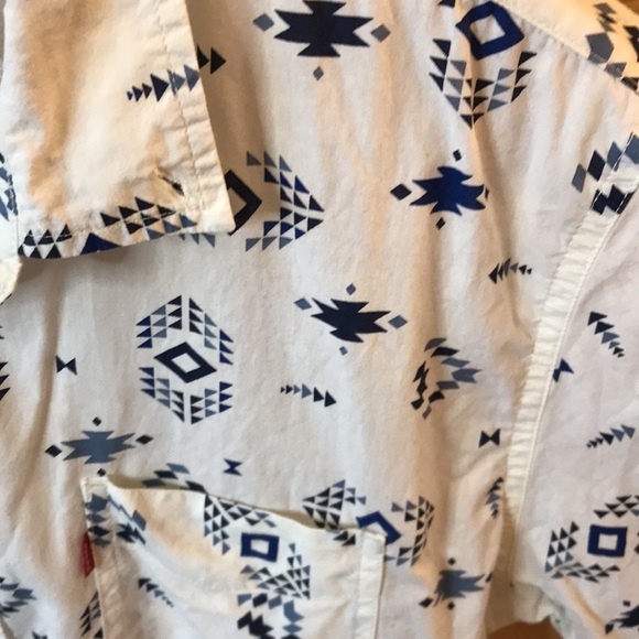 Levi's Aztec Print Button Up Size Medium - Picture 3 of 6